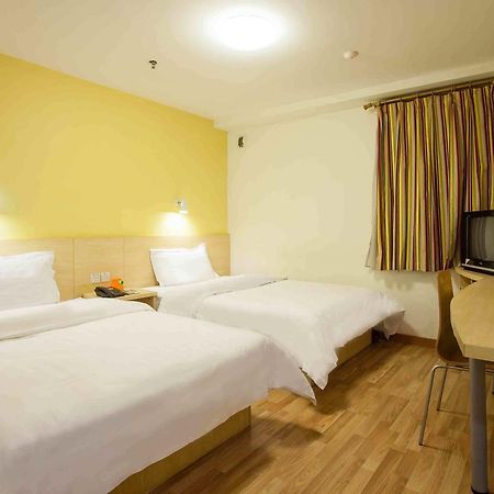 7Days Inn Dongguan Conference & Exhibition Center Room photo