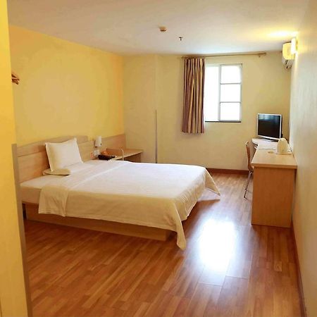 7Days Inn Dongguan Conference & Exhibition Center Room photo