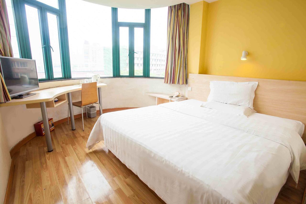 7Days Inn Dongguan Conference & Exhibition Center Room photo