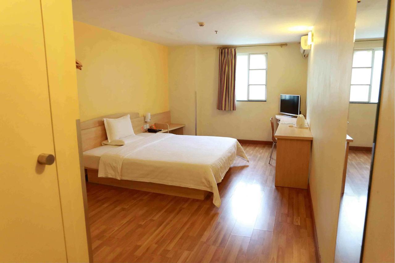 7Days Inn Dongguan Conference & Exhibition Center Room photo