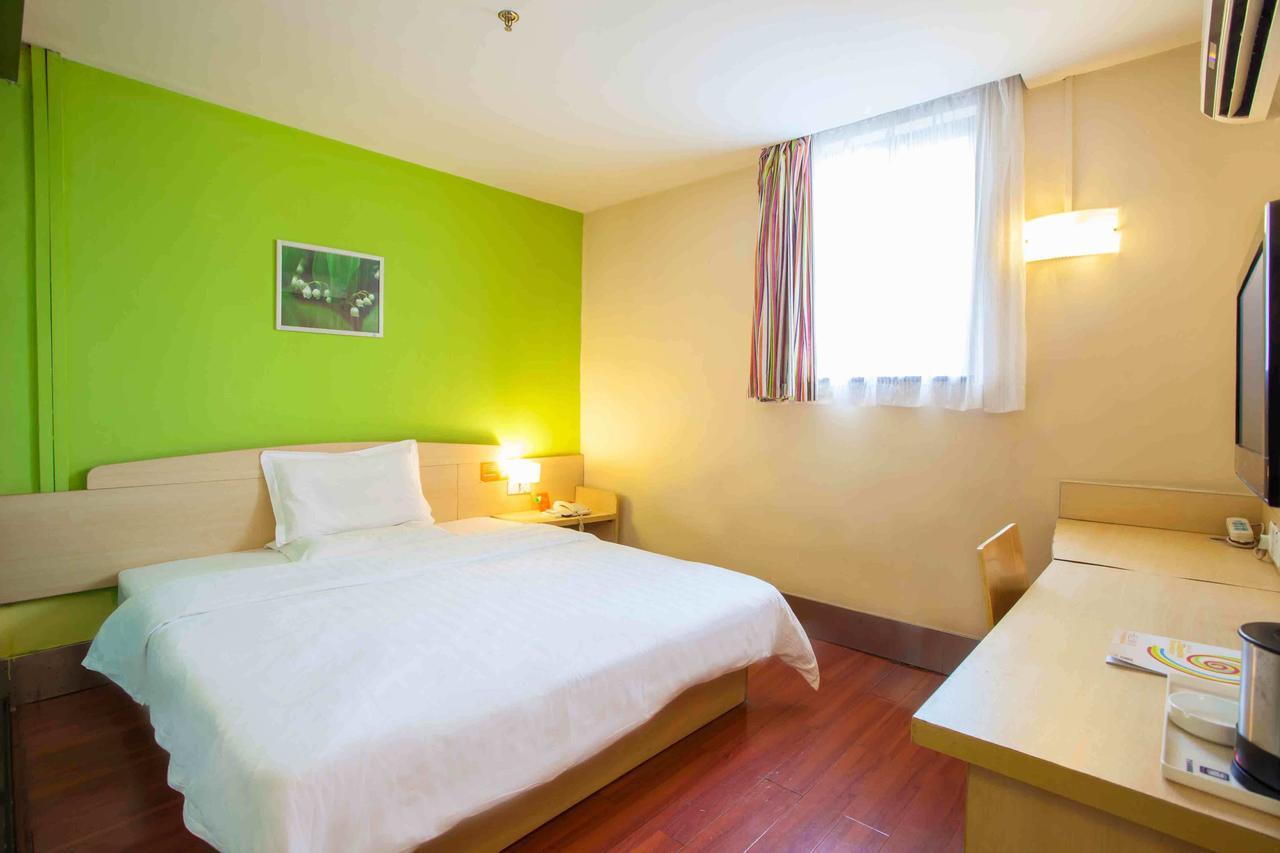 7Days Inn Dongguan Conference & Exhibition Center Room photo